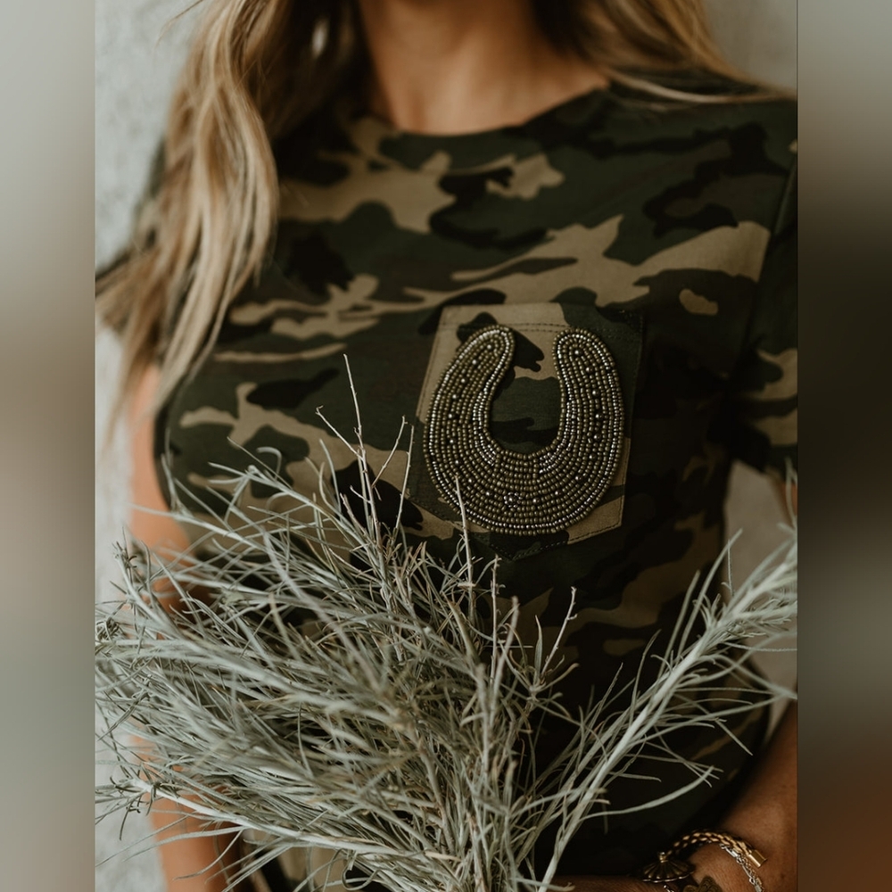 NEW RODEO QUINCY Green Lucky Lizzy Camo Tee - Picture 3 of 4